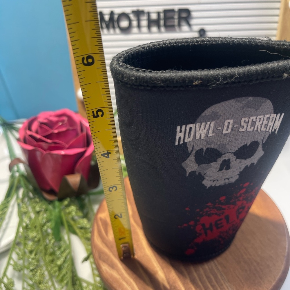 Howl-O-Scream Skull Beer Can Koozie Neoprene Drink Holder Halloween - Picture 3 of 3